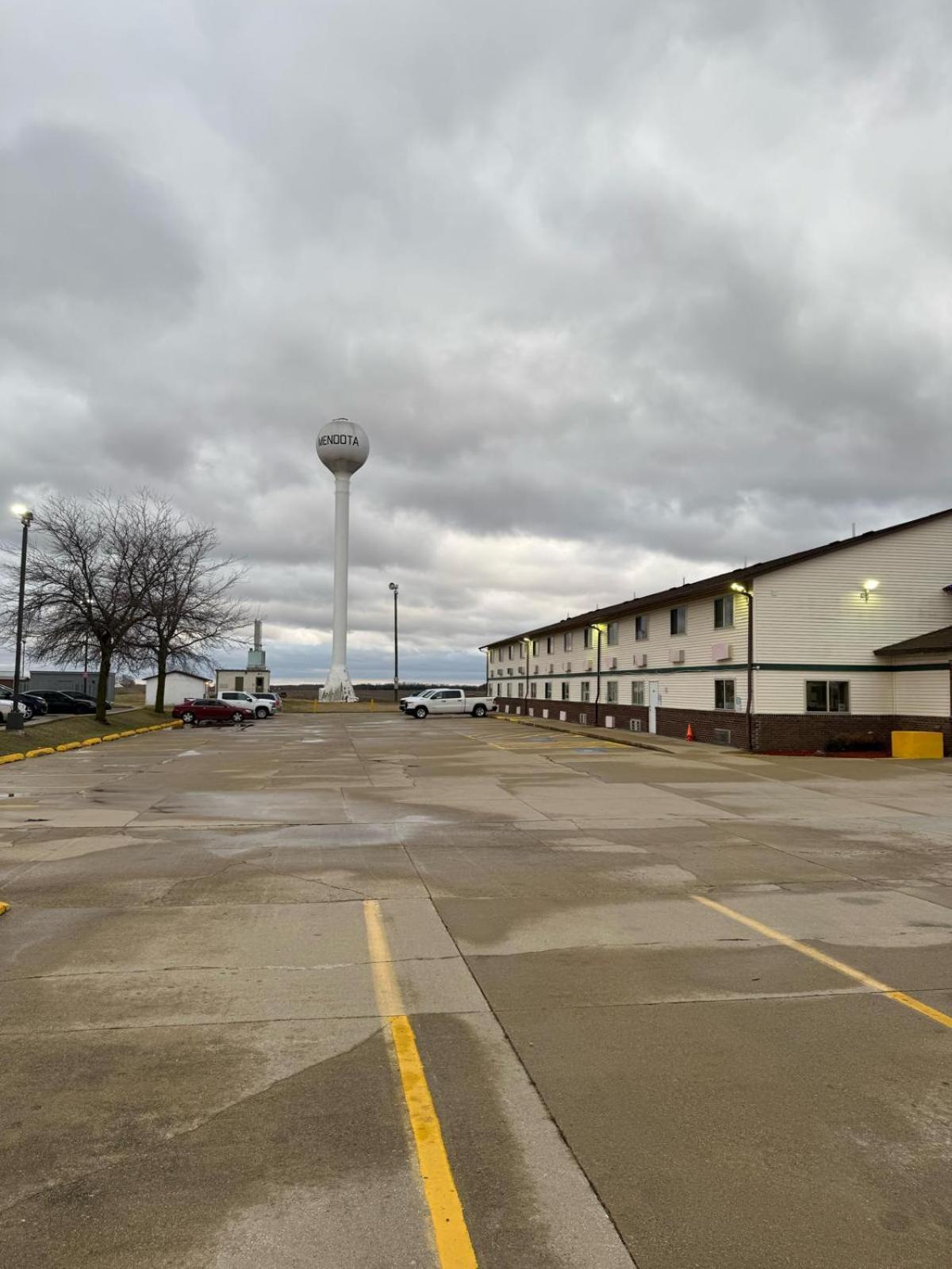 Super 8 By Wyndham Mendota I-39 Hotel Kültér fotó